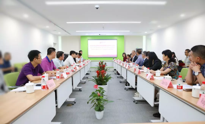 美國醫(yī)療專家走進西安國際醫(yī)學中心，開展國際醫(yī)療合作