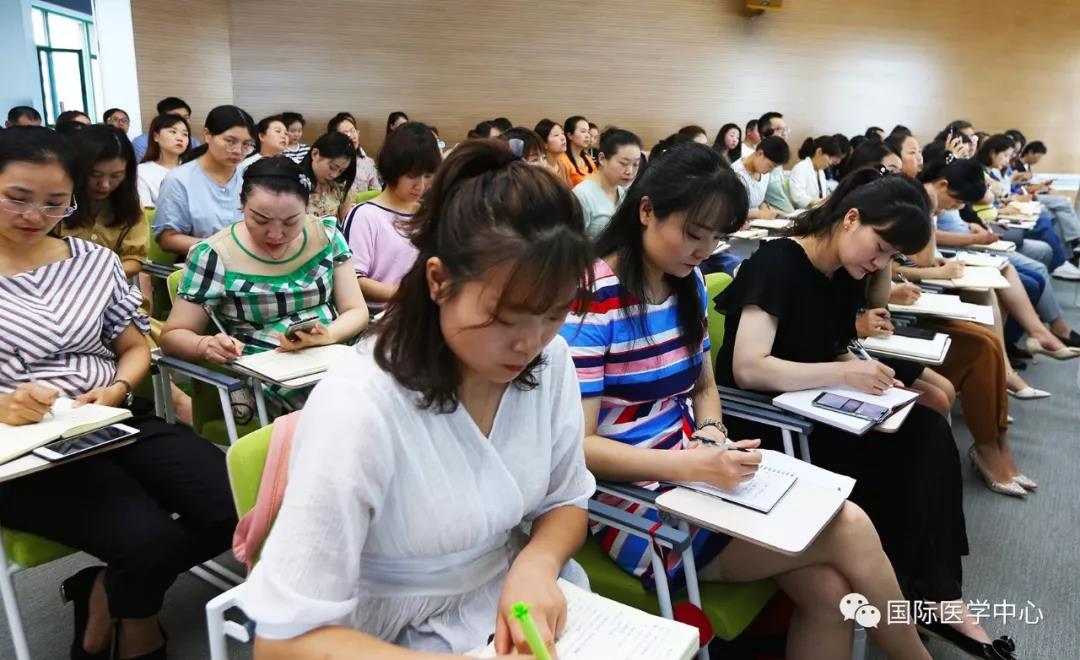 西安國際醫(yī)學(xué)中心舉辦為期兩天的科主任、護士長培訓(xùn)