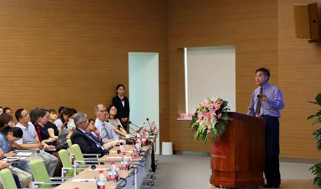 美國(guó)醫(yī)療專家走進(jìn)西安國(guó)際醫(yī)學(xué)中心，開(kāi)展國(guó)際醫(yī)療合作