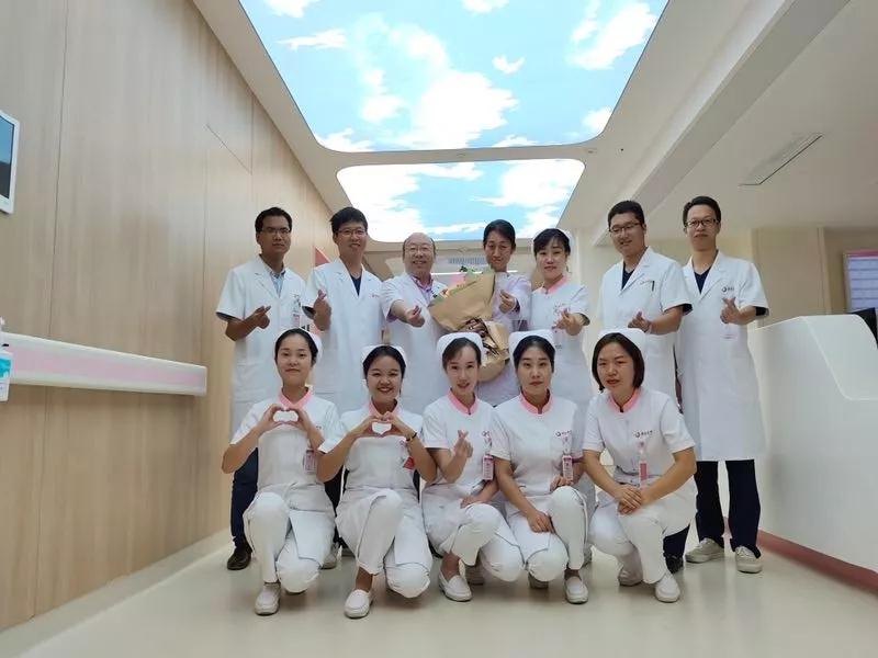 這個國慶，西安國際醫(yī)學(xué)中心人用守護(hù)向祖國深情表白