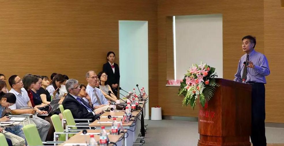 美國(guó)醫(yī)療專(zhuān)家走進(jìn)西安國(guó)際醫(yī)學(xué)中心，開(kāi)展國(guó)際醫(yī)療合作