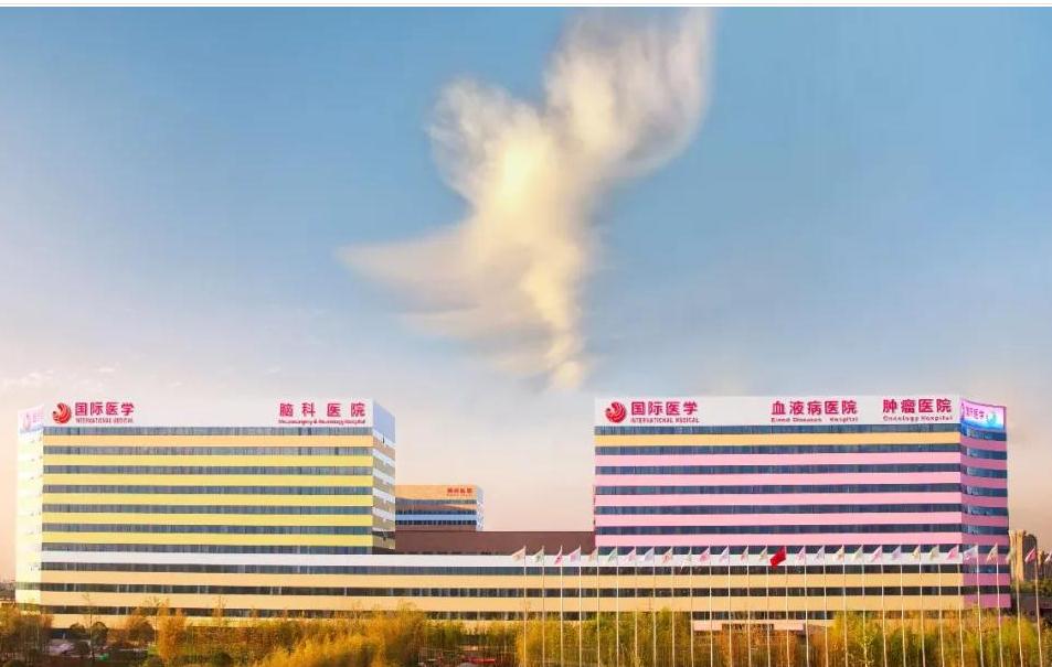 三秦都市報報道—開診百天為何屢克急危重癥疑難疾?。拷颐匚靼策@家醫(yī)院背后的故事