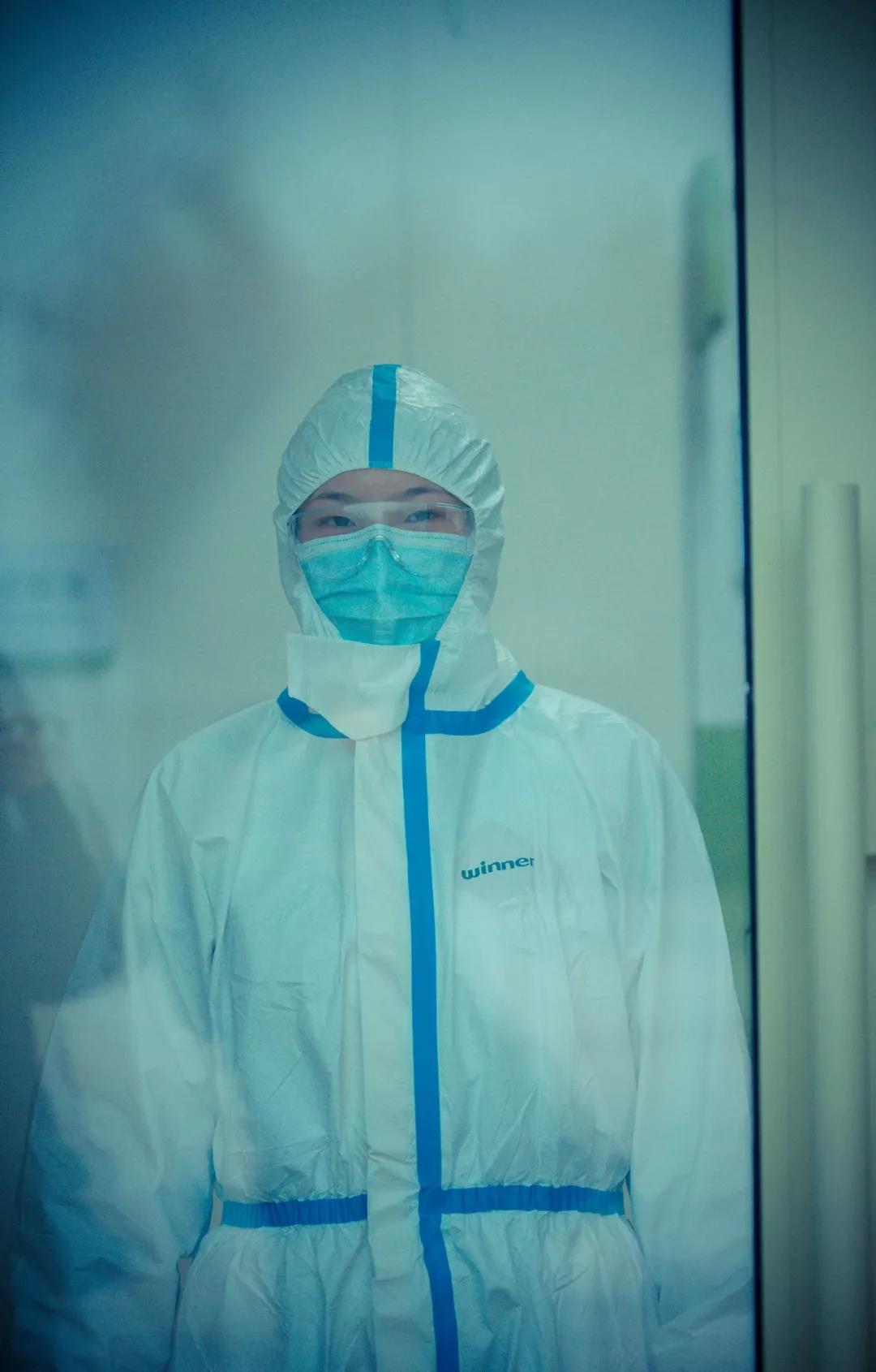 中新社陜西-——“媽，不能和您一起過年，我報(bào)名去武漢！”