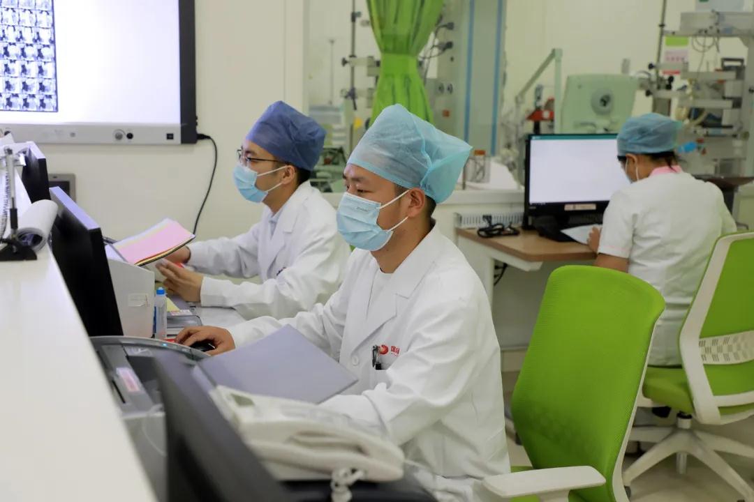 五一勞動節(jié) 有這樣一群人描繪最美敬業(yè)福！