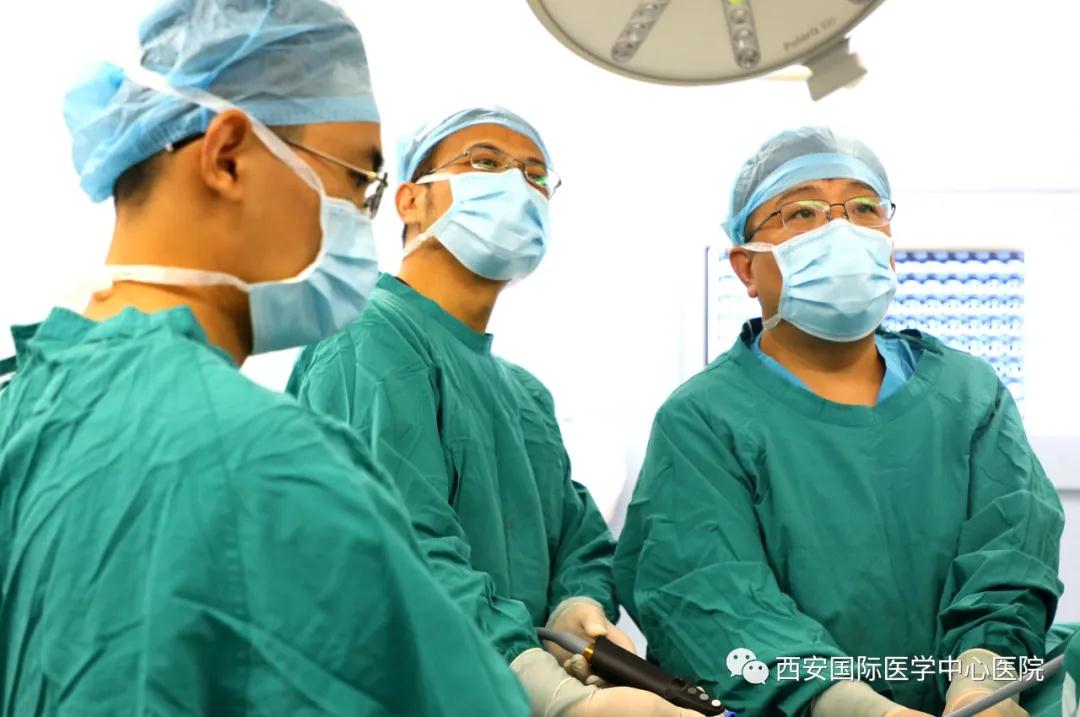 19年了，手上“汗流成河”！兩個小切口就治好這個“怪病”