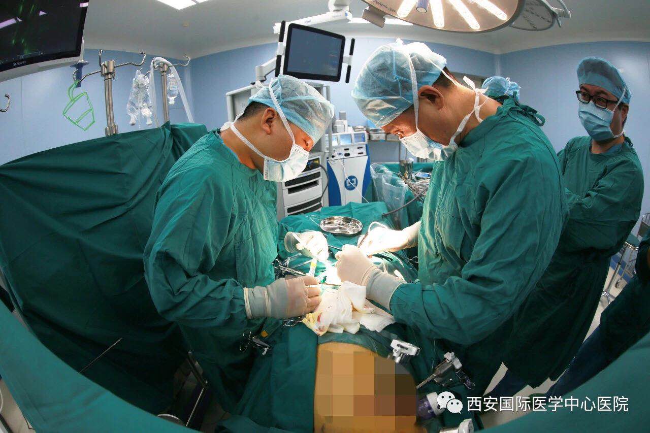 重磅！我院成功完成西北首例四代達芬奇機器人輔助房間隔缺損修補術