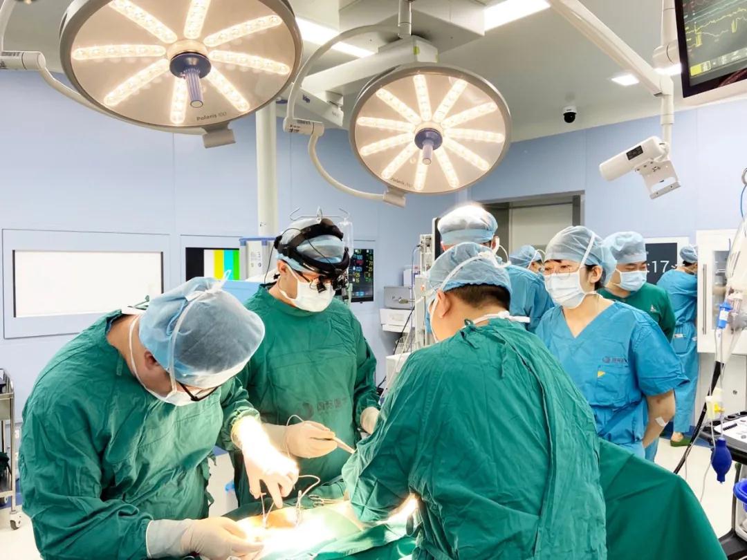 媽媽別害怕，我一直在您身邊——心臟外科又一臺(tái)達(dá)芬奇機(jī)器人二尖瓣置換術(shù)順利完成