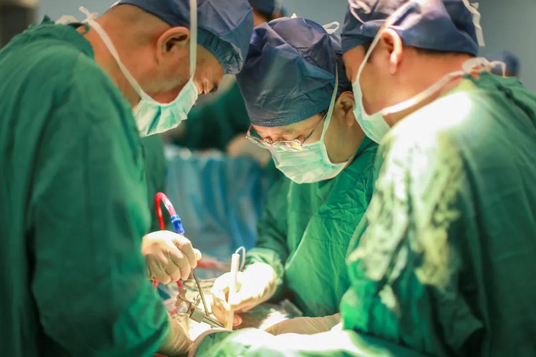 世界首例！我院骨科完成高難度、高科技3D打印可動人工頸椎-椎間盤復(fù)合體植入術(shù)