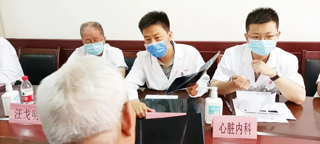西安國際醫(yī)學(xué)中心醫(yī)院開展“致敬老黨員、老革命”義診活動