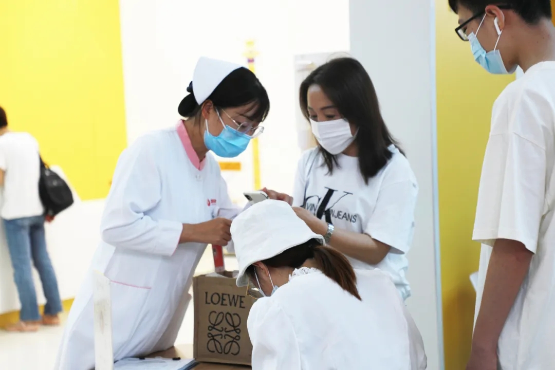 免掛號(hào)費(fèi)、診查費(fèi)，送健康卡……他們紛紛為這項(xiàng)暖心服務(wù)點(diǎn)贊！