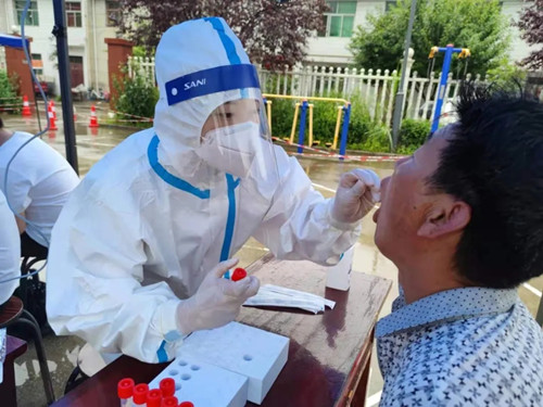 暴風(fēng)雨中，她們做疫情防控前線的“排雷兵”