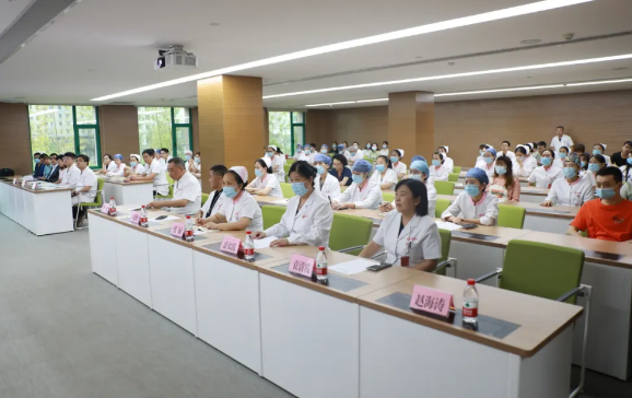 安全用械 守護(hù)健康——我院舉辦首屆“急救、生命支持類(lèi)設(shè)備安全使用月”活動(dòng)