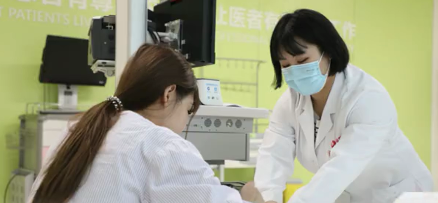 出院手續(xù)床前辦理，“移動結(jié)算車”便民又惠民！