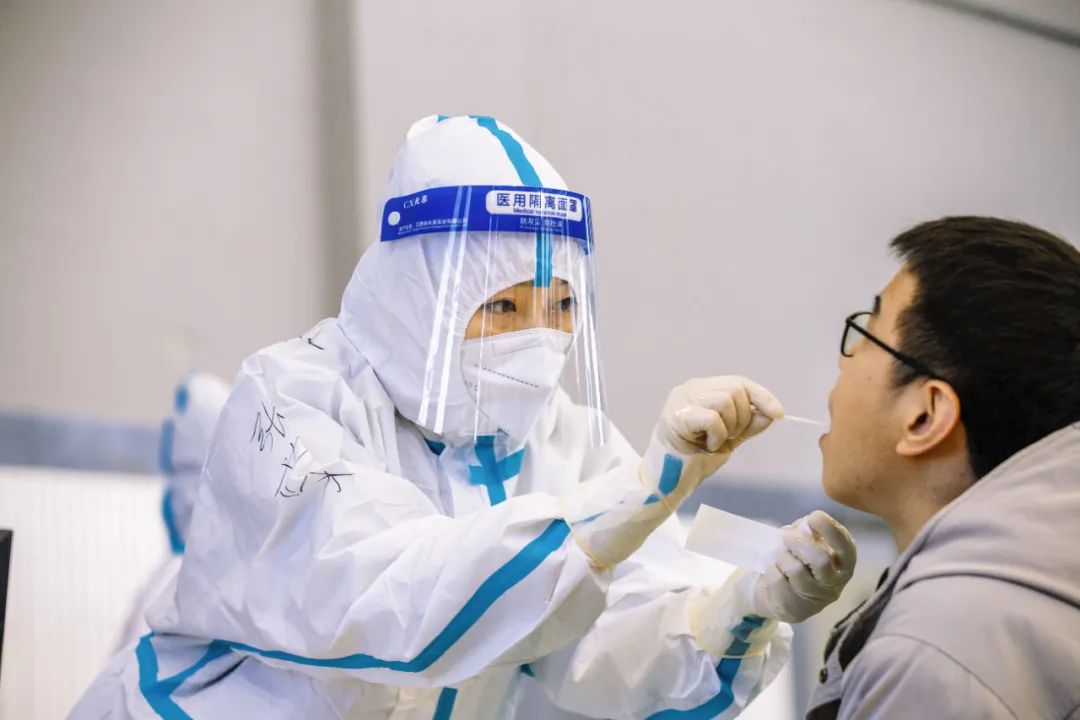 感冒和新冠肺炎有啥不同？