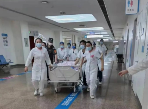 “999”急救集結(jié)號(hào)響起！他們與時(shí)間賽跑......