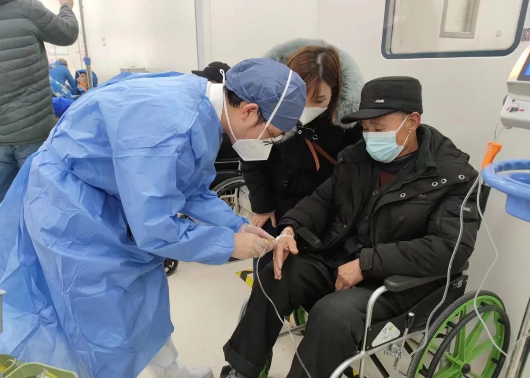 向光而行，致敬元旦堅(jiān)守“醫(yī)”線的你們！