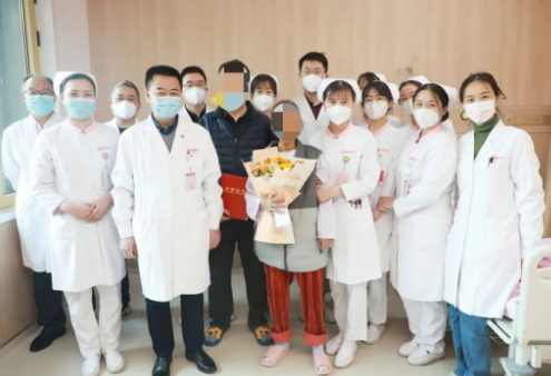 215天守護(hù)，2000多頁(yè)病例， 這位女士終見(jiàn)彩虹