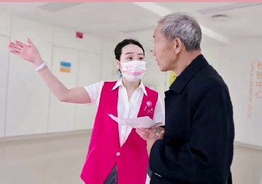 勞動(dòng)節(jié) 那抹紅色成為一道亮麗風(fēng)景線(xiàn)