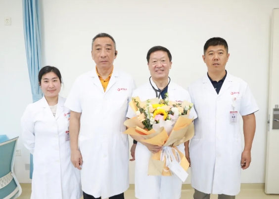 醫(yī)路相伴 感懷師恩！我院開(kāi)展教師節(jié)慰問(wèn)活動(dòng)