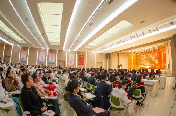 接續(xù)奮斗啟新篇！這場(chǎng)總結(jié)表彰大會(huì)奮進(jìn)感滿滿