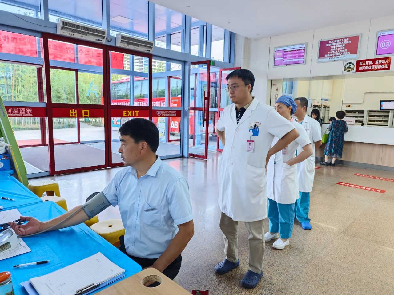 點(diǎn)亮生命之光——我院開展無(wú)償獻(xiàn)血活動(dòng)